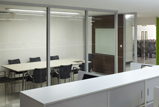 高隔斷型材優(yōu)質(zhì)供應(yīng)商，量身打造滿(mǎn)意服務(wù)品質(zhì)